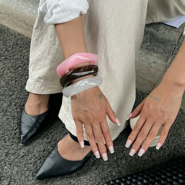 Браслет жесткий объемный из гладкого полимера CJP36056