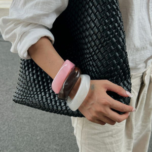 Браслет жесткий объемный из гладкого полимера CJP36056