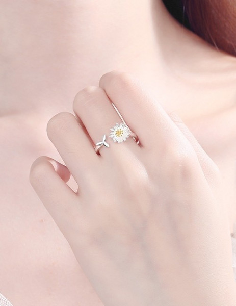 Кольцо с ромашкой и хвостом кита R87978