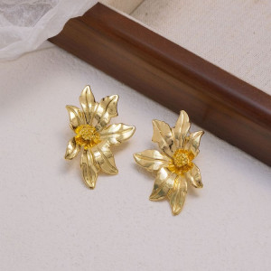 Серьги-пусеты Цветы Лилии фактурные CJL88450