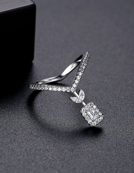 Кольцо V-образной формы с подвеской-каплей S67439