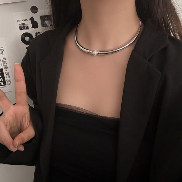 Массивный серебристый чокер из крупных гладких звеньев CJL19697