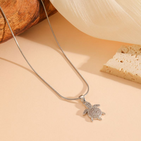 Цепочка с подвеской в форме черепахи с ажурным панцирем CJR85777