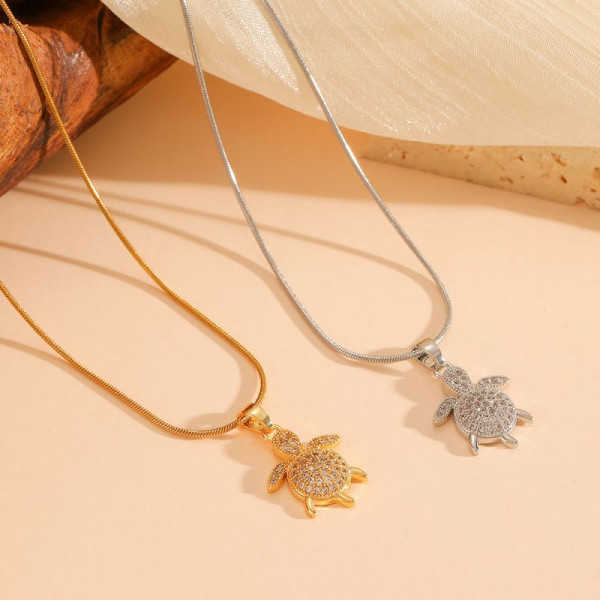 Цепочка с подвеской в форме черепахи с ажурным панцирем CJR85777