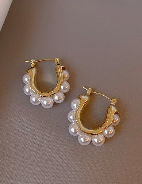 Маленькие серьги-конго с отделкой из жемчужных бусин M08966