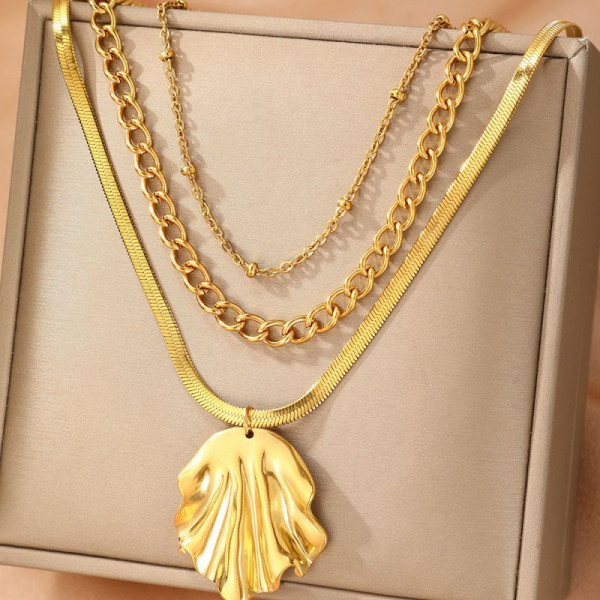 Золотистое многослойное колье с листом CJL77609