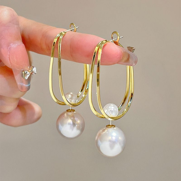 Серьги-петли с крупными жемчужными подвесками в современном стиле 1J11810CJJ