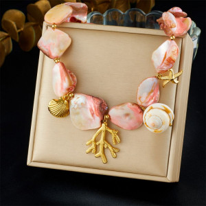 Массивные бусы из крупного натурального камня с кулоном веточкой CJR62567