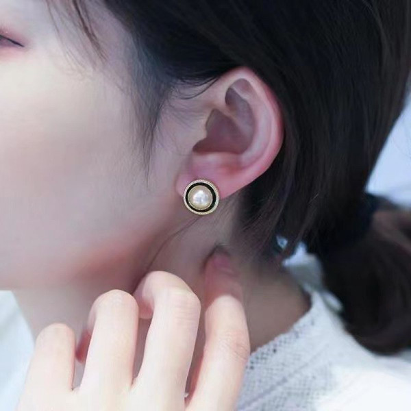 Аристократичные серьги-пусеты жемчуг в золоте 1J12381CJJ