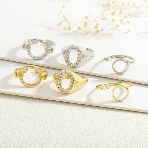 Незамкнутое кольцо с геометрическим кругом и камнем CJG67980