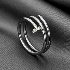 Кольцо в форме изогнутого гвоздя с инкрустацией 1J12062CJJ