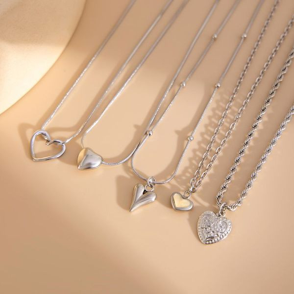 Многослойное колье из четырех цепочек с подвесками-сердцами CJL85695