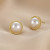Круглые серьги-пусеты с жемчужной вставкой Z59717