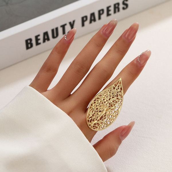 Кольцо ажурное с жемчужиной в центре CJL97523