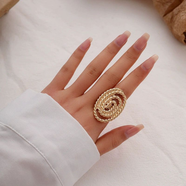 Кольцо ажурное с жемчужиной в центре CJL97523