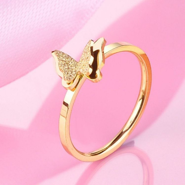 Кольцо с мерцающей бабочкой в золотом цвете J11176CJJ