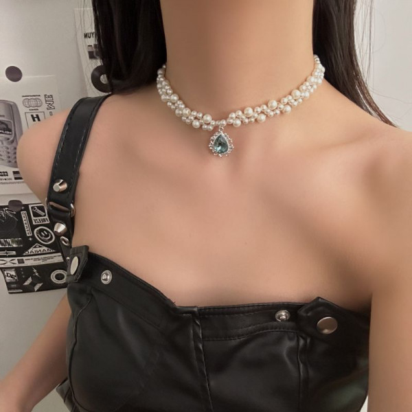 Чокер из белого жемчуга с центральной бирюзовой вставкой CJL19701