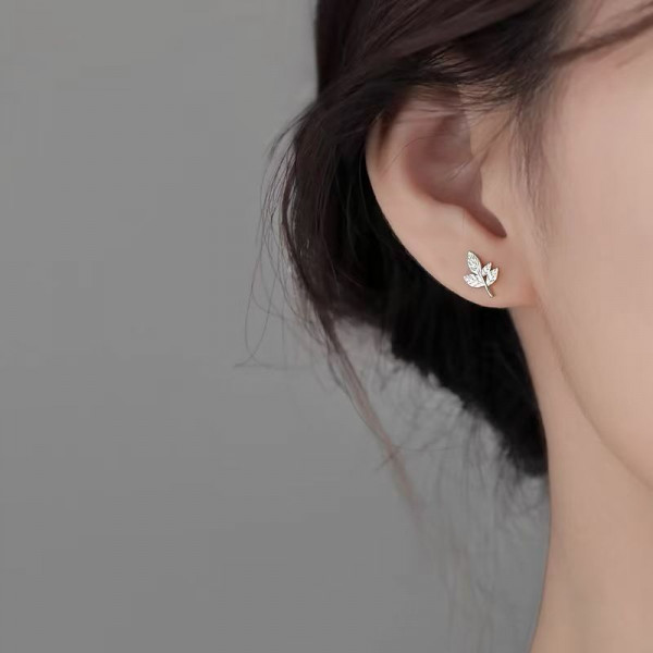 Изящные серьги-пусеты серебристые веточки 1J12382CJJ