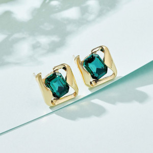 Геометрические серьги-пусеты Изумрудные квадраты в золотистом контуре CJH50890
