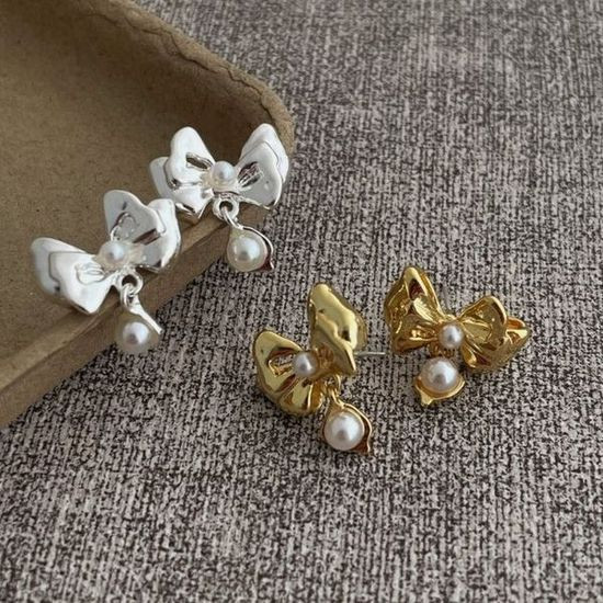 Маленькие серьги пусеты в форме золотистых бантов CJL14768