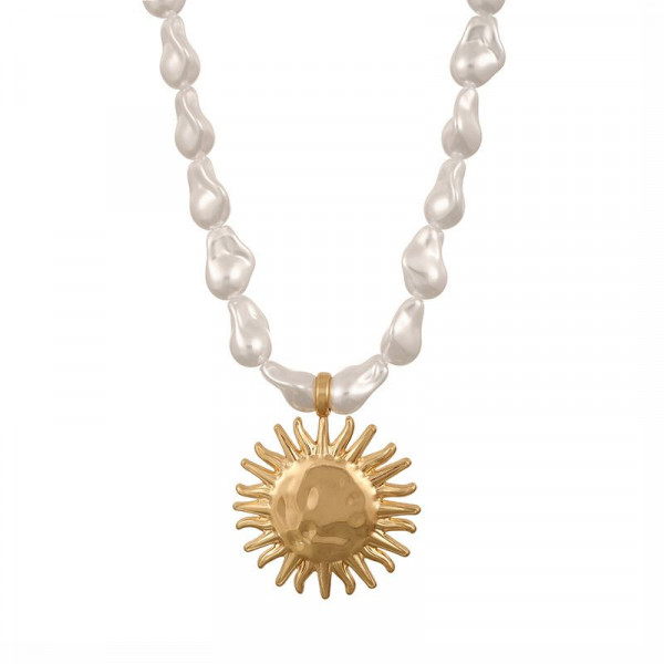 Массивное жемчужное колье с крупными золотистыми подвесками CJL22885