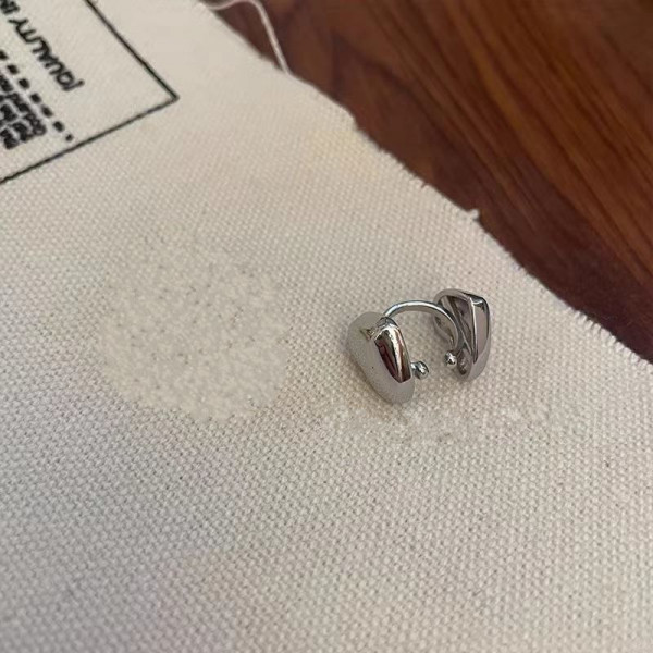 Минималистичный кафф Сердце с шариками 1DNS11120CJJ