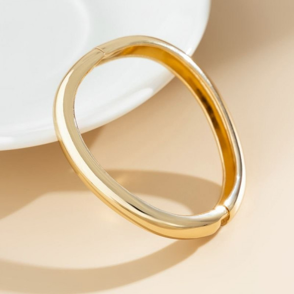 Браслет жесткий кафф с золотистым глянцем CJD90160