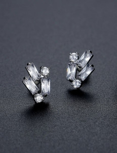 Серебристые серьги-пусеты «Кристальная мозаика» Z30600