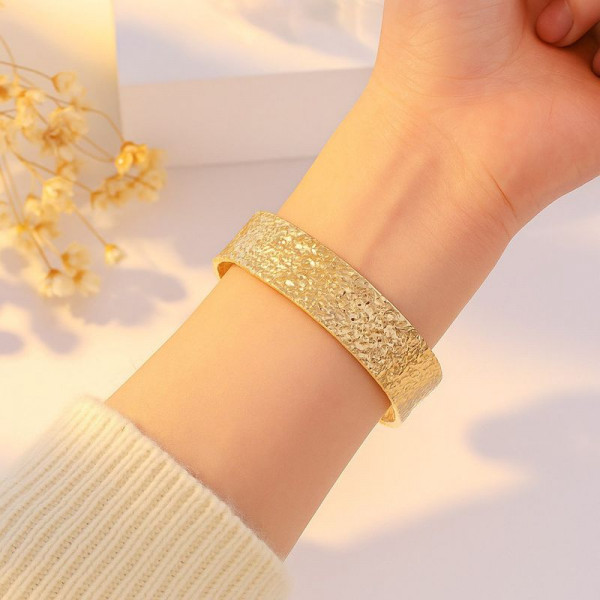 Браслет жесткий сияющий с эффектом алмазной грани 1J12205CJJ