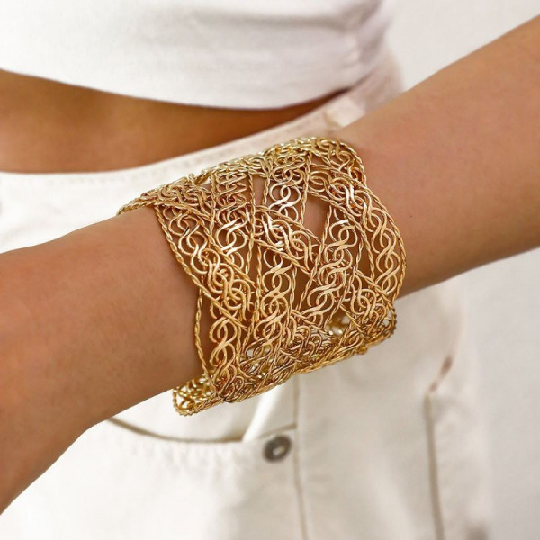 Жесткий браслет CJG30827