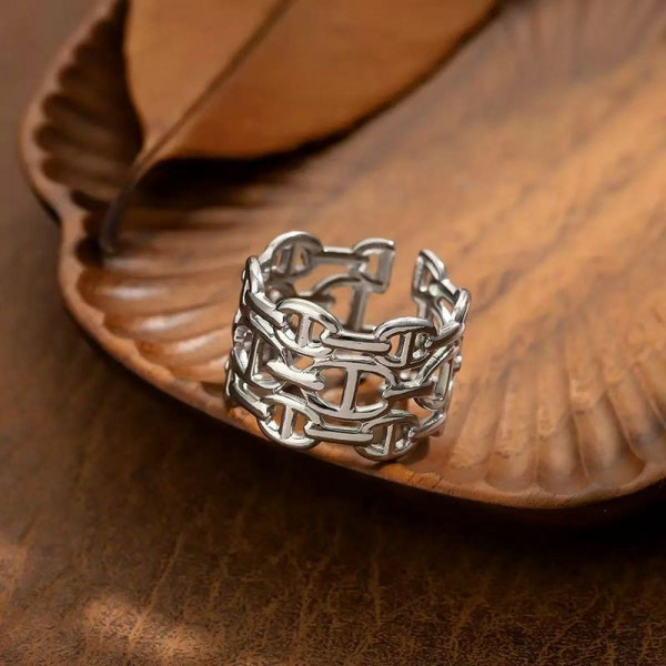 Широкое ажурное кольцо с якорным плетением в серебристом цвете 1J12387CJJ