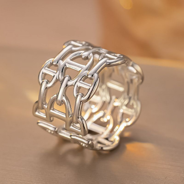 Широкое ажурное кольцо с якорным плетением в серебристом цвете 1J12387CJJ