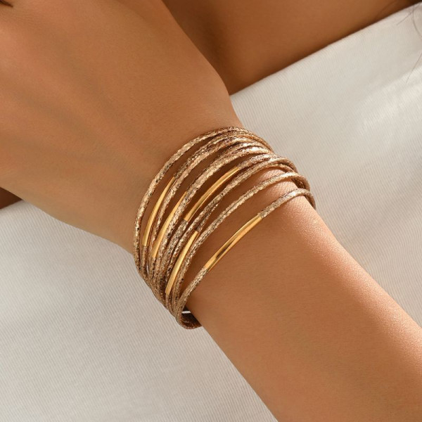 Жесткий браслет CJP93797