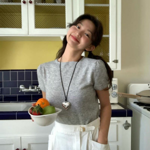 Длинная цепочка с крупным кулоном в форме сердца с глянцевым блеском CJH89204