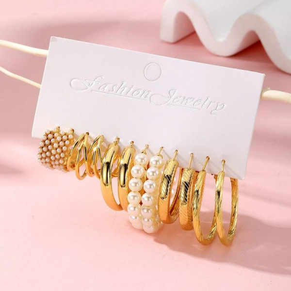 Набор золотистых серег гвоздиков и колец с фактурной поверхностью и жемчугом CJC88966