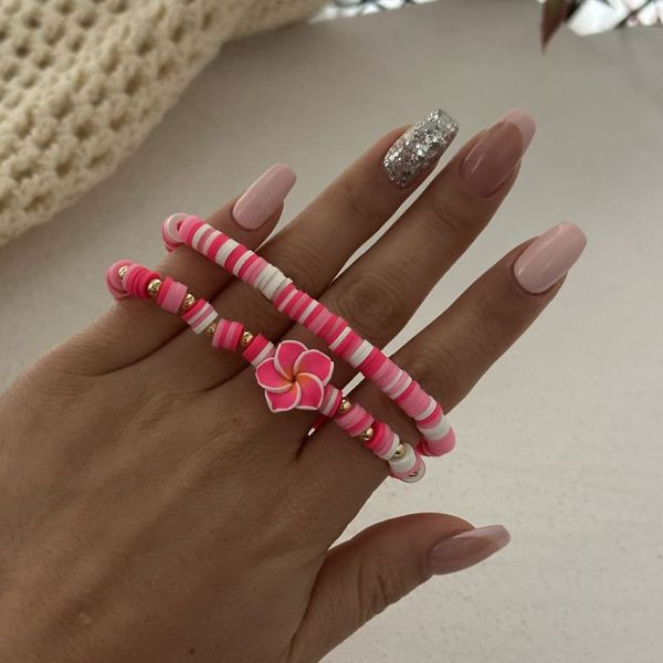 Браслет из ярко-розовых бусин с цветком CJL52975