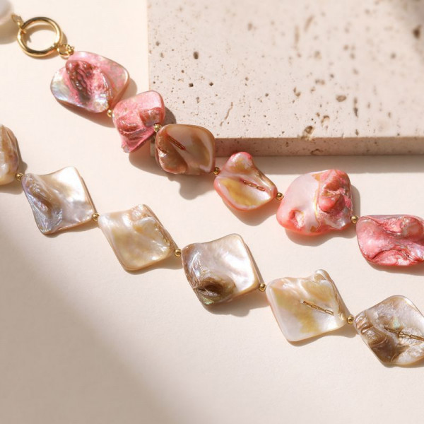 Браслет из перламутровых пластин с жемчужиной CJP91380