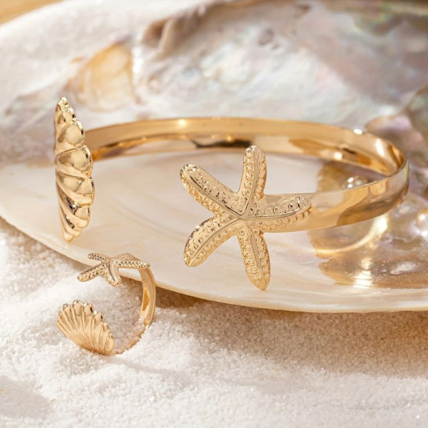 Браслет жесткий разомкнутый с ракушкой и морской звездой CJL88134