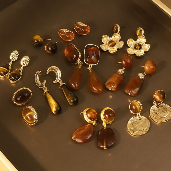 Крупные серьги в форме цветов со вставками под тигровый глаз CJH48388