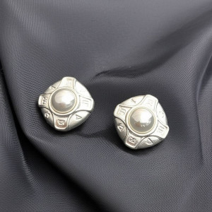 Винтажные серьги-пусеты жемчуг в серебристом квадрате 1J11919CJJ