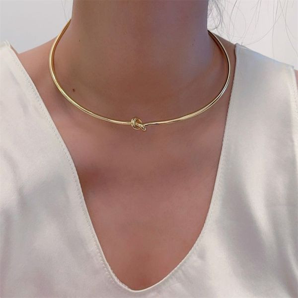 Колье-обруч тонкое золотистое с декоративным узелком CJL47419