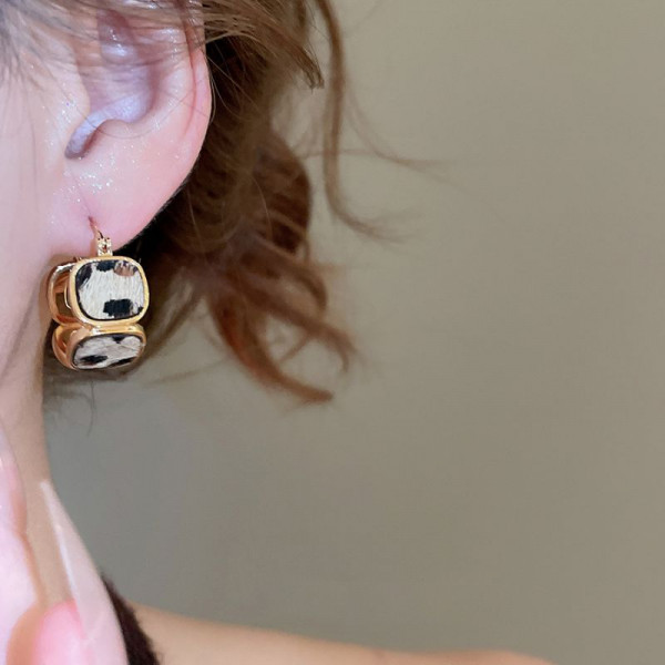 Серьги-пусеты «Леопардовый квадрат» CJR74316