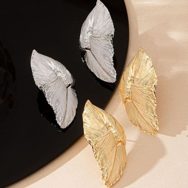 Фактурные серьги-пусеты Серебристые крылья ангела CJL10269