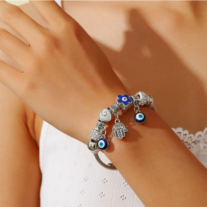 Жесткий браслет с синими подвесками и кристаллами CJR68561