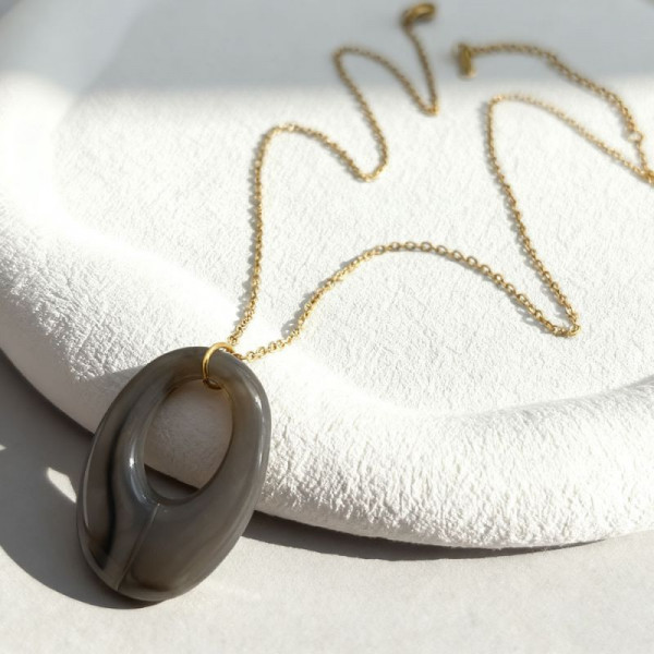 Лаконичное винтажное колье с овальным камнем в позолоте CJT07129