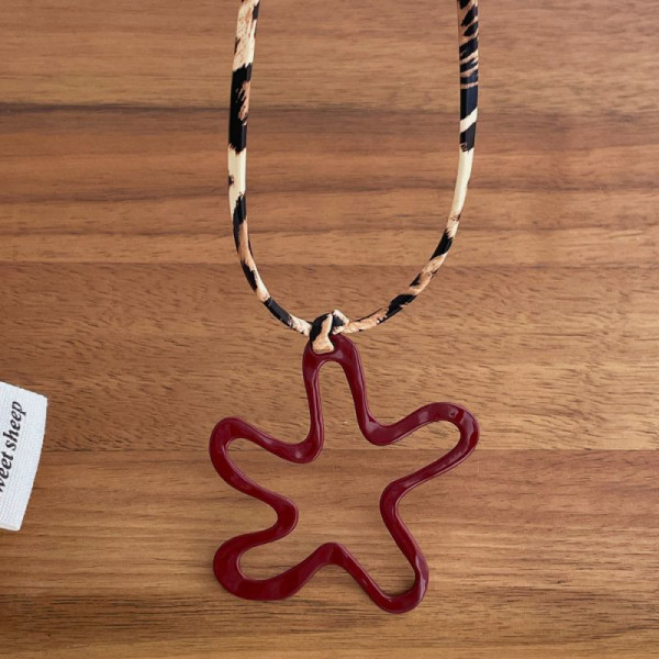 Тонкая цепочка с крупной ажурной подвеской в форме цветка CJN85846