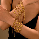 Браслет золотистый с декоративными подвесками-бабочками CJN89992