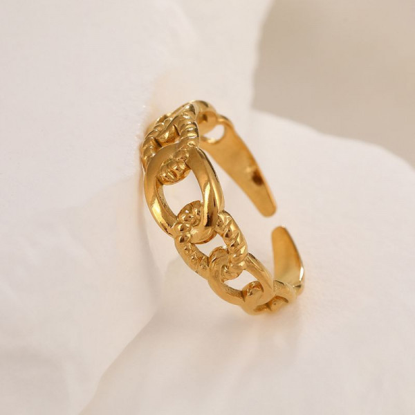 Золотистое кольцо в виде крупной цепи с кристаллами CJH27392