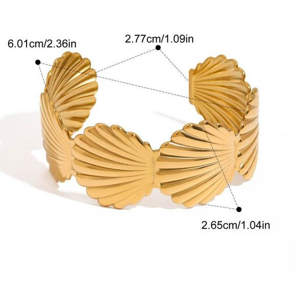 Браслет жесткий широкий с рельефным флористическим узором CJL41113