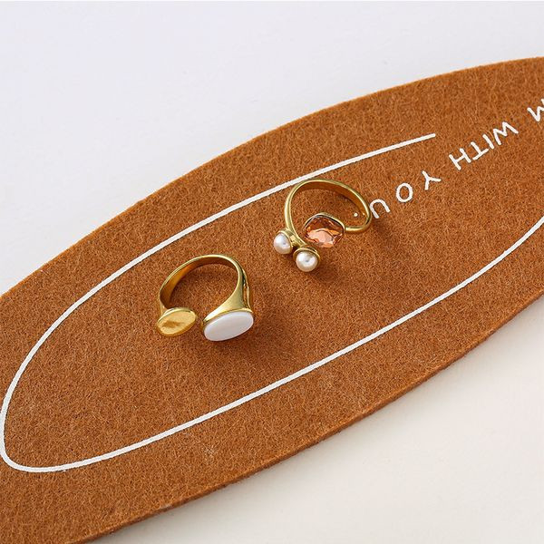 Разомкнутое кольцо с двумя овальными вставками из камня CJL46942